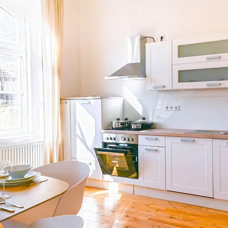 120qm Denkmal In Mit Stuck Und Balkon - Beuys -