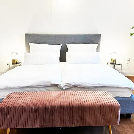 120qm Denkmal In Mit Stuck Und Balkon - Beuys - * קרפלד