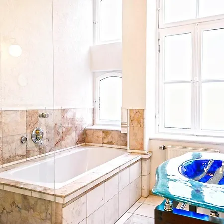 120qm Denkmal In Mit Stuck Und Balkon - Beuys - קרפלד