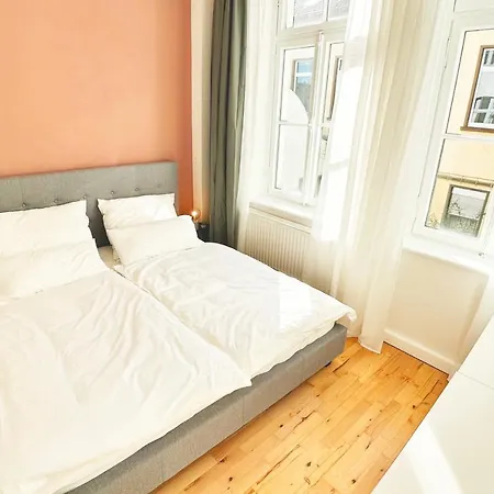 דירה 120qm Denkmal In Mit Stuck Und Balkon - Beuys - *