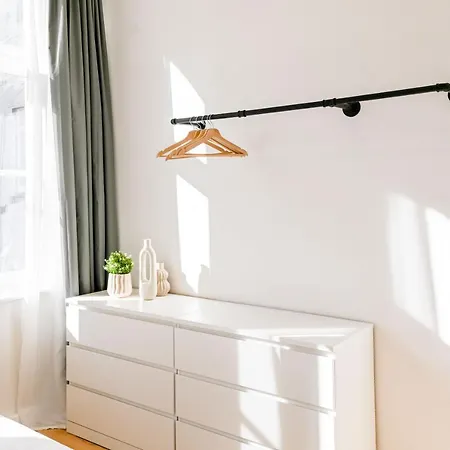 120qm Denkmal In Mit Stuck Und Balkon - Beuys -