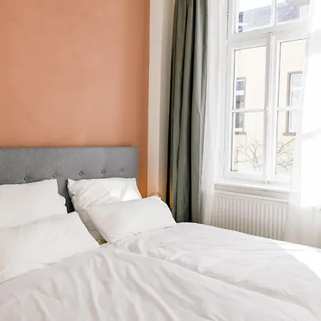 120qm Denkmal In Mit Stuck Und Balkon - Beuys - Apartment *