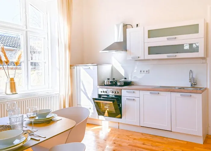 120qm Denkmal In Mit Stuck Und Balkon - Beuys -