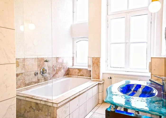 120qm Denkmal In Mit Stuck Und Balkon - Beuys - Krefeld