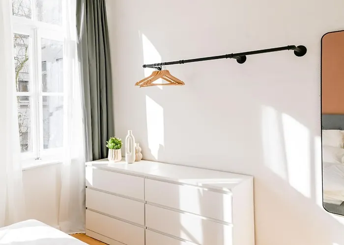 120qm Denkmal In Mit Stuck Und Balkon - Beuys -