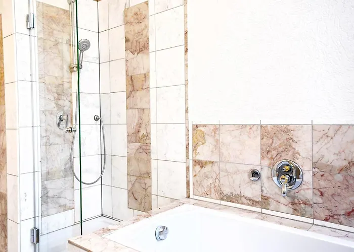 120qm Denkmal In Mit Stuck Und Balkon - Beuys - * Krefeld